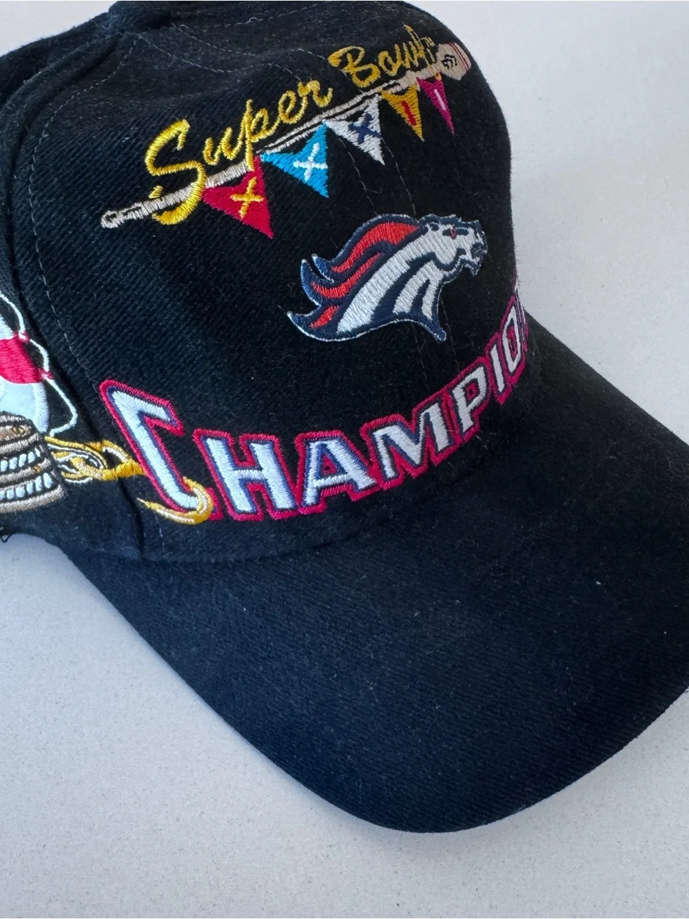 Vintage Denver Broncos Super Bowl XXXII Champions Logo Athletic Snapback Hat NFL